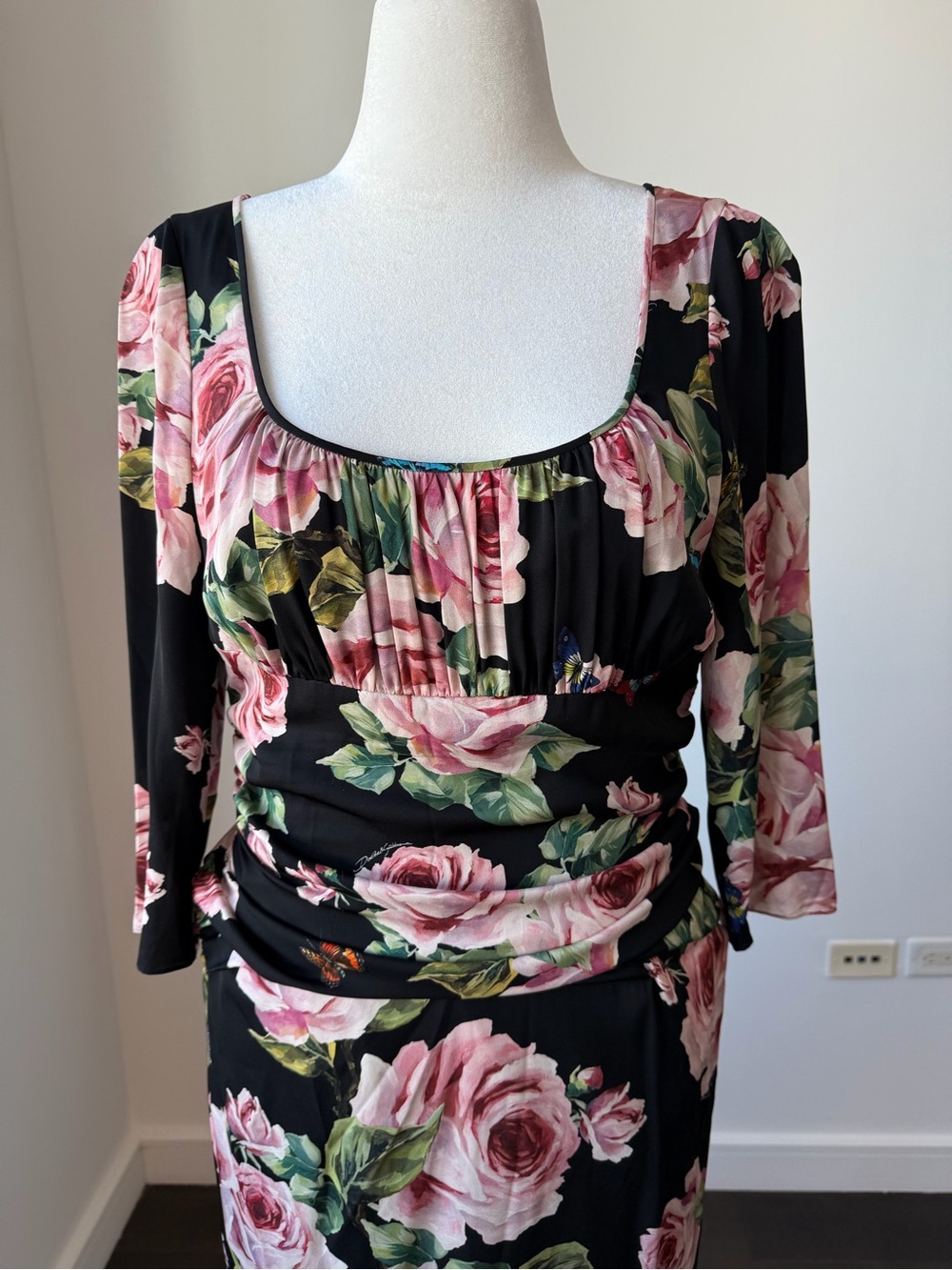 Dolce & Gabbana Silk Dress with Pink Rose Print 🌹 - Picture 5 of 16